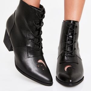 Yru aura boots